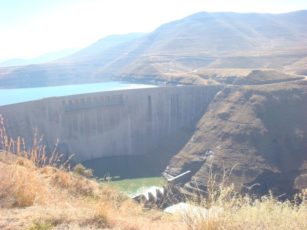 Katse Dam, Frames, Spacers, and Spanish
